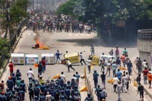 बंगलादेशमा विद्यार्थी आन्दोलन चर्किएपछि नेपालीहरूलाई काम बाहेक बाहिर ननिस्कन दूतावासको आग्रह