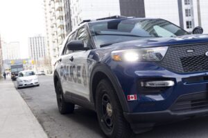 ओटावाका एक शिक्षकलाई नाबालिग विरुद्ध यौन दुर्व्यवहारको आरोप