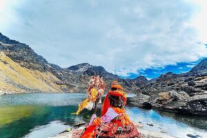 चौध हजार बढी महिला पदयात्रीले गरे गोसाइँकुण्डको अवलोकन