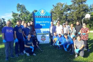 क्यानडाको सगरमाथा पार्कमा नेपाली समुदायद्वारा सरसफाई