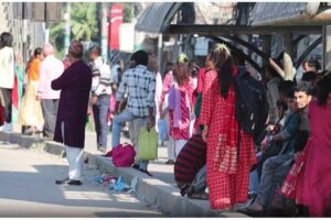 काठमाडौं लगायत देशभरका सडकमा दशैँमा टीका लगाउनेहरुको चहलपहल बढ्यो