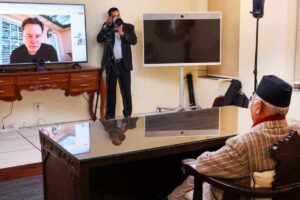 प्रधानमन्त्री ओली र एलन मस्कबीच भर्चुअल वार्ता- नेपालमा सेटेलाइटबाट इन्टरनेट सेवा प्रदान गर्न चासो