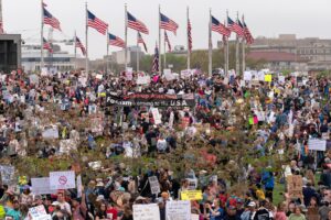 अमेरिकामा राष्ट्रपति ट्रम्पविरुद्ध ठूलो “ह्यान्ड्स अफ” प्रदर्शन