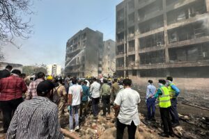 एयर इन्डिया जहाज दुर्घटना: जहाज बजारिएको होस्टलका १९ जनासहित २६० जनाको मृत्यु, एक यात्रु जिवित फेला