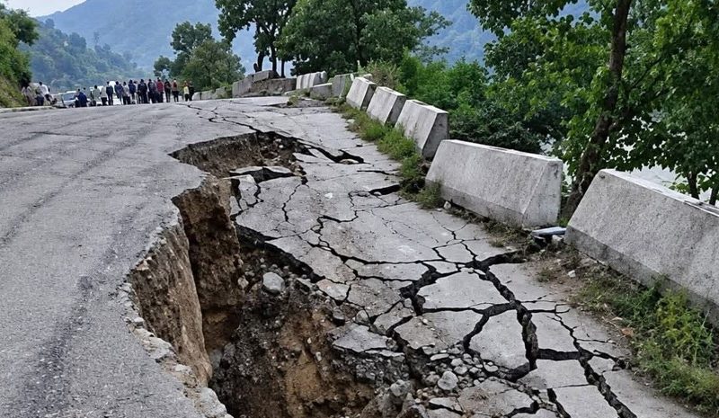 त्रिशूली कटानले फेरि पृथ्वी राजमार्गमा संकट, कहिले खुल्ला बाटो?